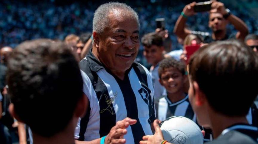 Ídolo do Botafogo faz comentário machista sobre bandeirinha: ‘Bota para lavar roupa’