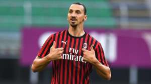 Italiano: Craque do Milan, atacante sueco testa positivo para covid-19