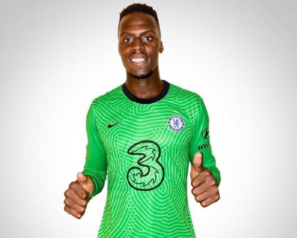 Chelsea contrata senegalês para disputar posição com goleiro mais caro do mundo