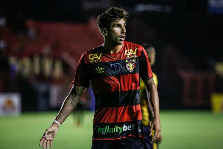 Meia desabafa após vitória contra Corinthians: “Sport é foda”