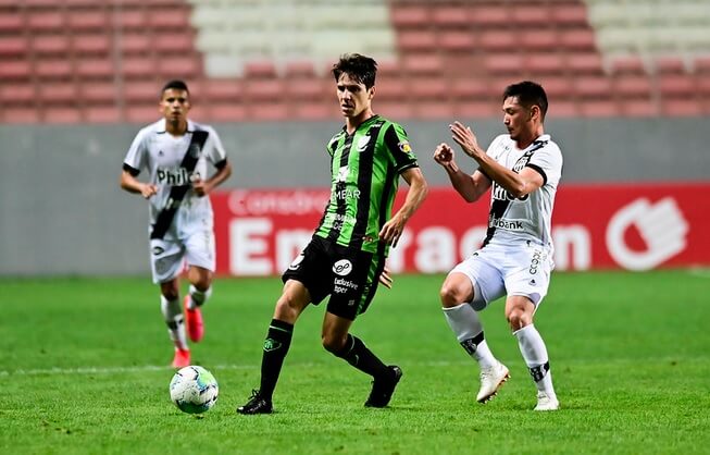 Na mira do Atlético-MG, meia não descarta deixar o América-MG