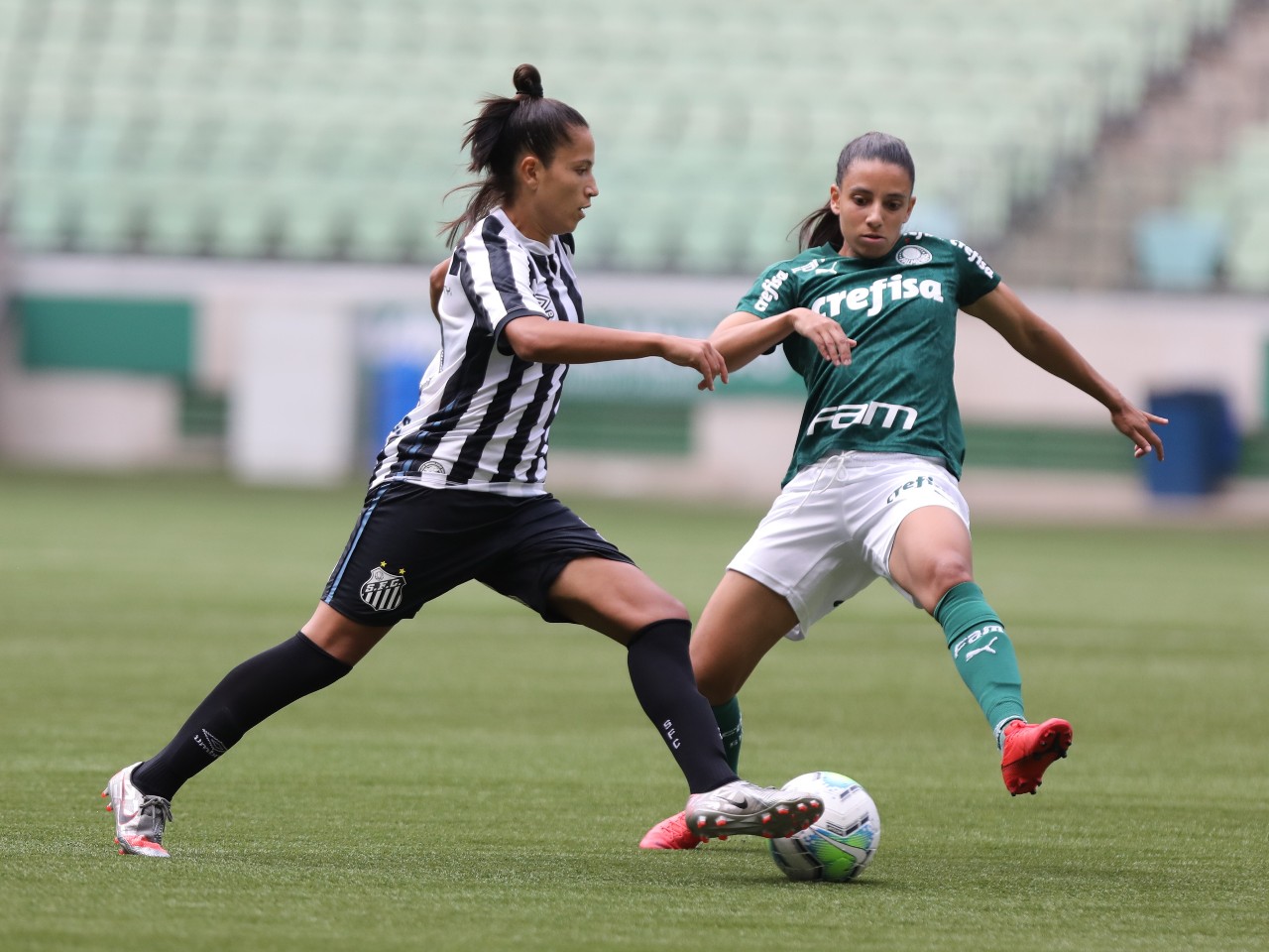 BRASILEIRO FEMININO: Palmeiras bate o Santos de virada em estreia no Allianz Parque