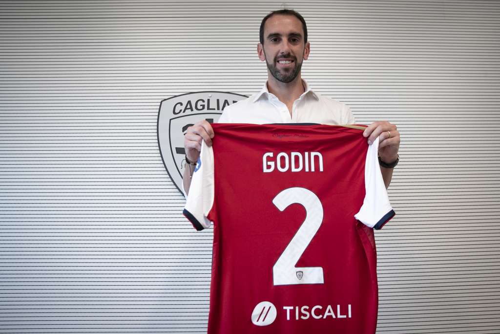 Diego Godín é o novo reforço do Cagliari