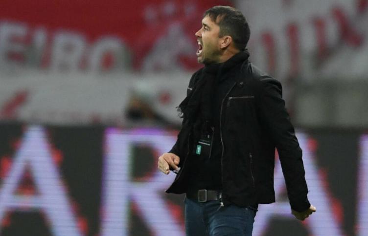 Após derrota em Gre-Nal, vice do Inter ‘bate o martelo’ sobre Eduardo Coudet