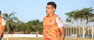 Lateral finalista da Libertadores de 2014 deixa time da Série C após 20 minutos em campo