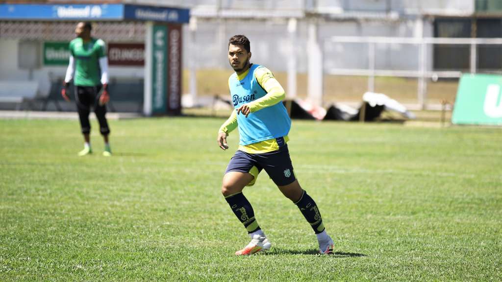 O atacante Igor Gomes, com passagem pela base do Corinthians, é uma das novidades da Caldense (Foto: Renan Muniz/Caldense)