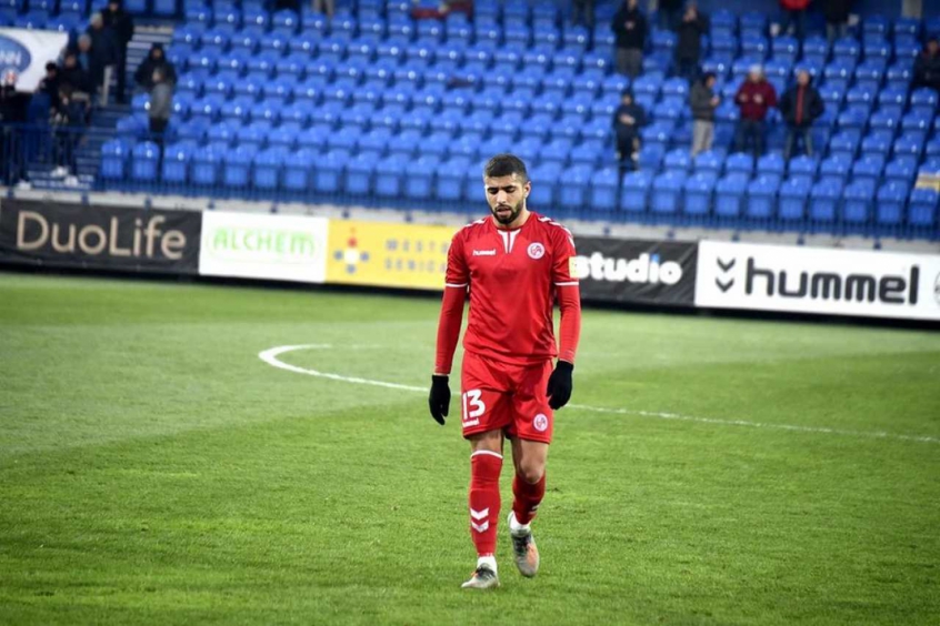 Time do Brasileirão encaminha contratação de lateral que estava atuando fora do país