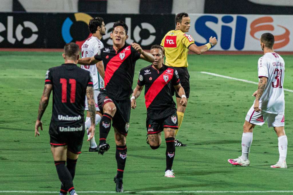Atlético-GO vence Fluminense na quarta fase da Copa do Brasil e avança