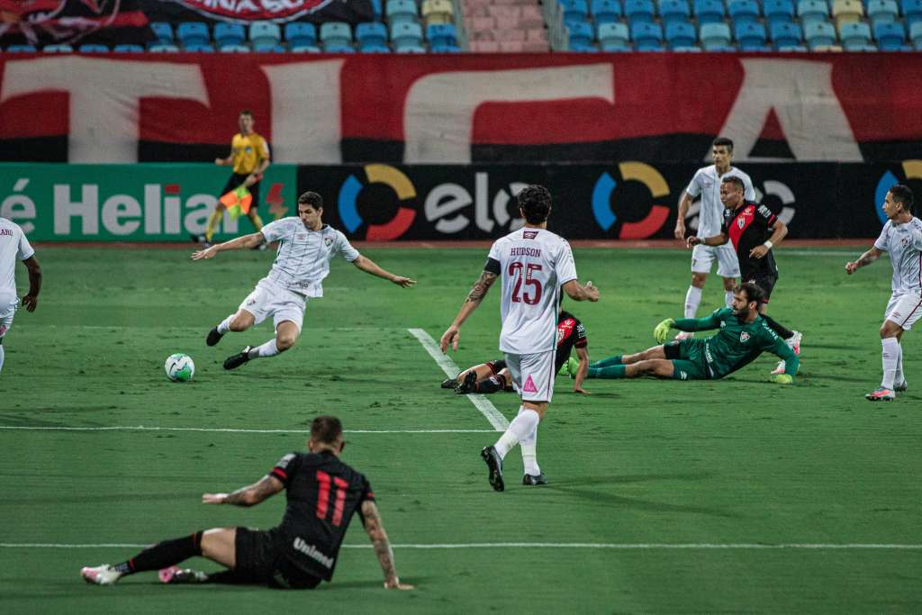 No jogo de volta da quarta fase, o Fluminense acabou derrotado pelo Atlético-GO e está eliminado