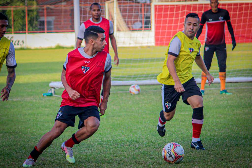 Após dois dias na estrada, Ferroviário foca na reabilitação para seguir no G4 (Foto: Lenilson Santos)