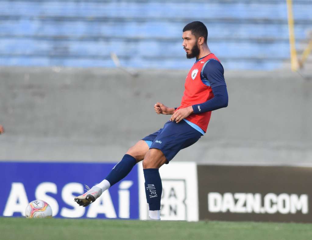 Zé Pedro deve ser titular na defesa do Londrina