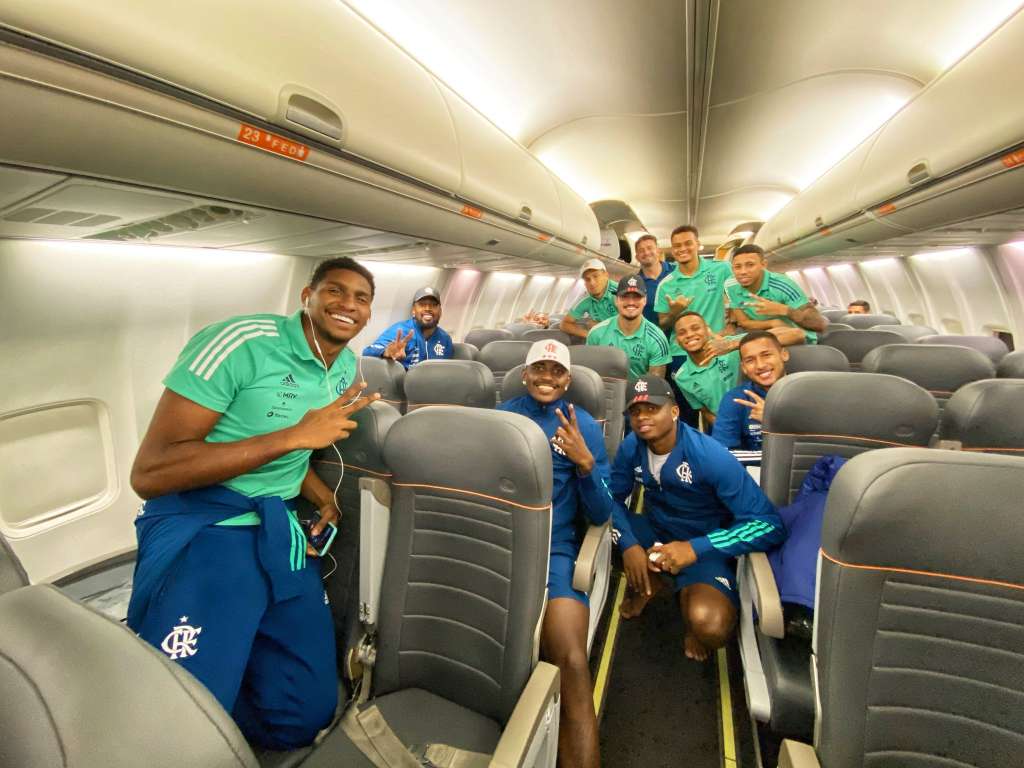 Presidente do Flamengo defende foto de time sem máscara: ‘Prendo a respiração’