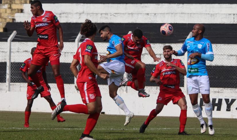 Capivariano passeou em campo. (Foto: Matheus Dahsan/Marília AC) Capivariano passeou em campo. (Foto: Matheus Dahsan/Marília AC)