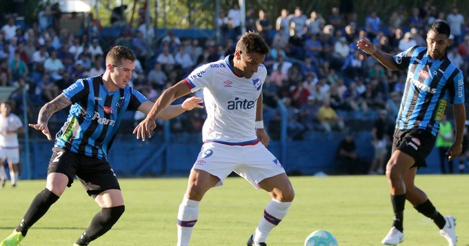 Bem diferente do Brasil! Partida do Campeonato Uruguaio é adiada por um caso de covid
