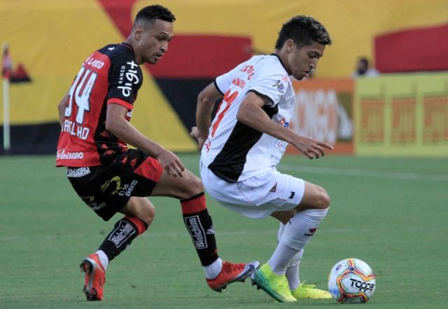 Vitória e Oeste fizeram bom jogo no Barradão