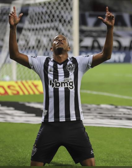 Keno exalta atuação, mas cita importância da vitória do Atlético-MG