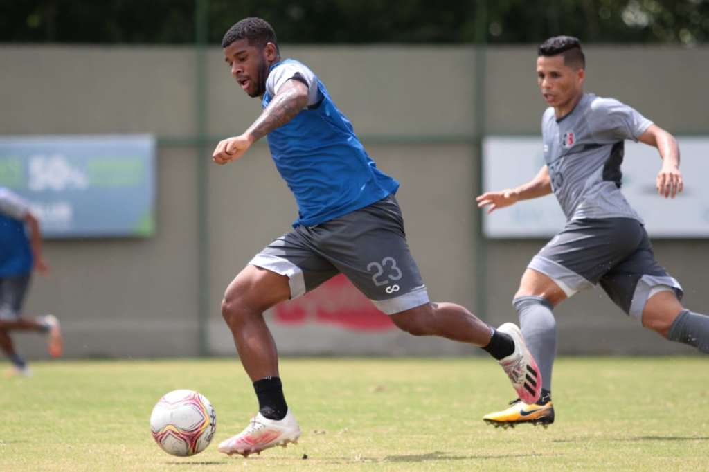 O Santa Cruz encerrou a sua preparação com um treino na manhã deste domingo