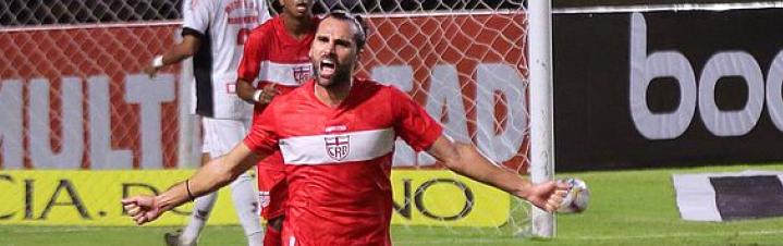 Léo Gamalho aproveita bom momento aos 34 anos