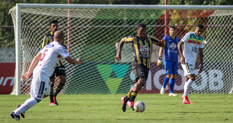 Volta Redonda e Brusque fizeram jogo movimentado 