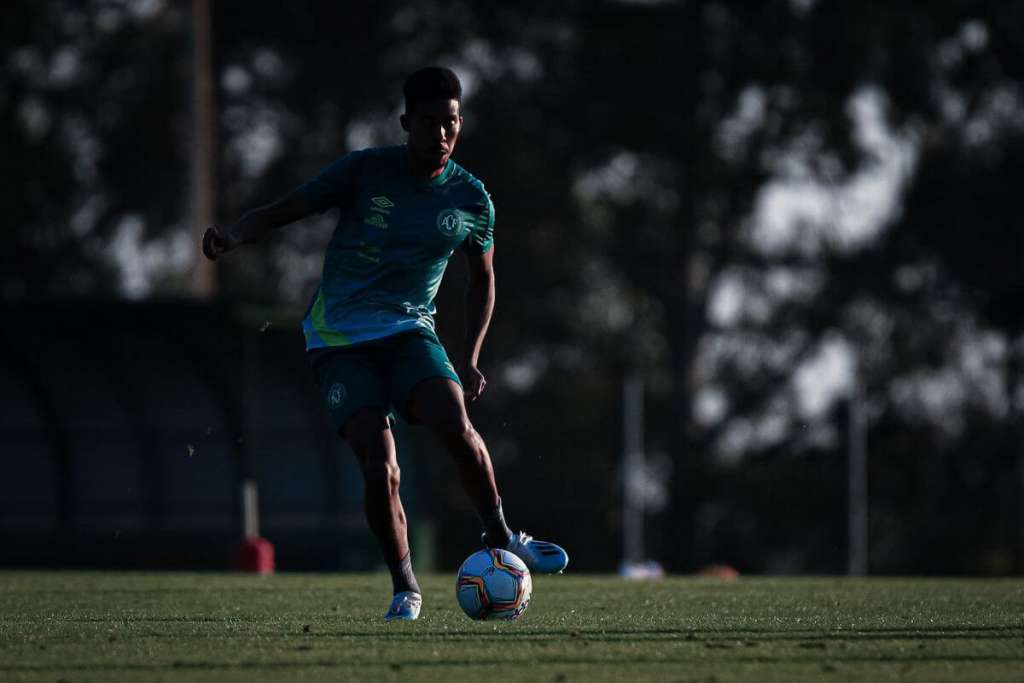 Willian Oliveira recebeu o terceiro cartão amarelo (Foto: Márcio Cunha/ACF)