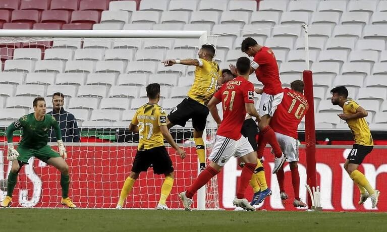 Português: Melhor em campo, goleiro brasileiro é elogiado por Jorge Jesus
