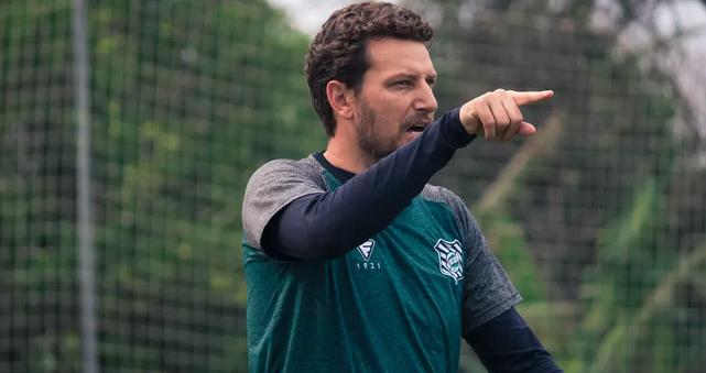Elano revela amizade com Geninho, mas afirma: “Vou fazer de tudo para ganhar dele”