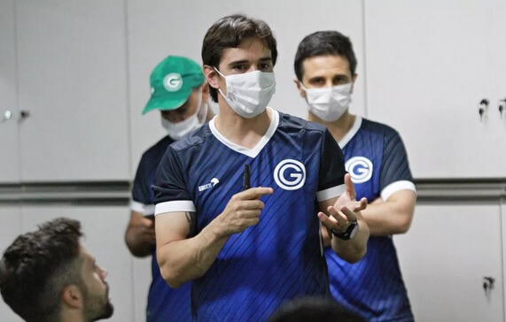 Mas já? Time do Brasileirão demite técnico após seis partidas