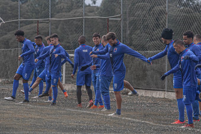 O Paraná tenta se manter na vice-liderança neste duelo direto