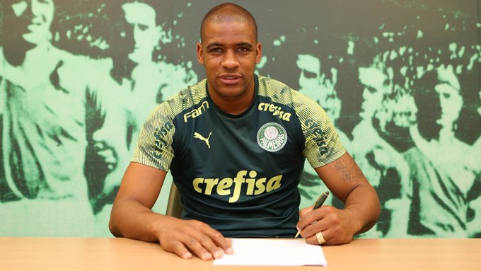 Jogador mais antigo do Palmeiras, Jailson renova contrato até o fim de 2021