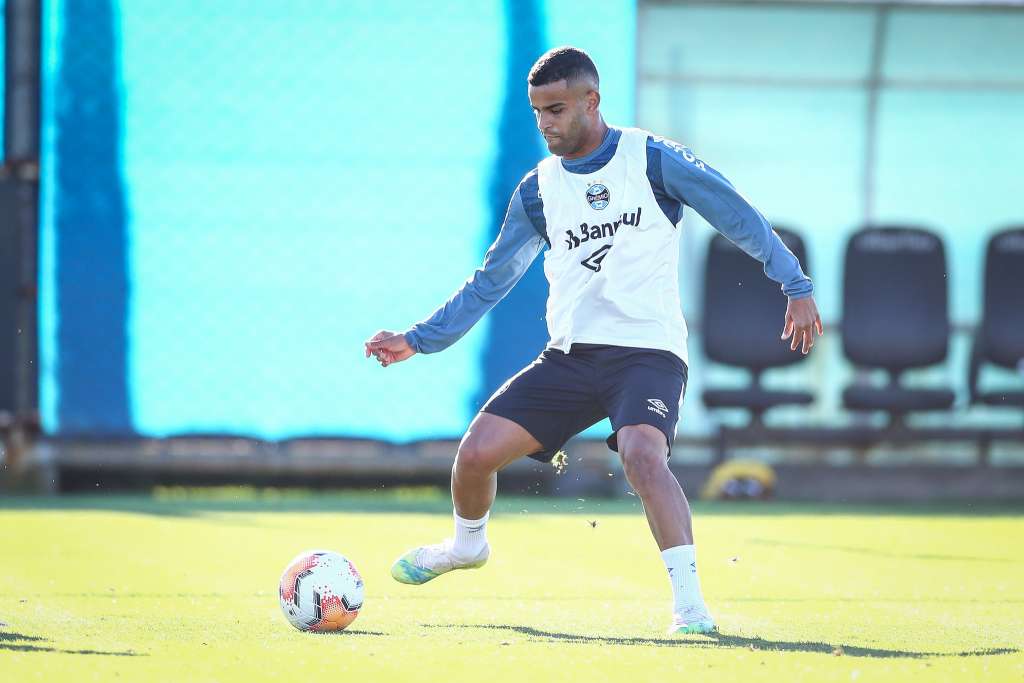 Alisson durante treinamento do Grêmio para o confronto contra a Universidad Católica (Foto: Lucas Uebel/Grêmio)