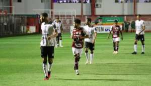 Preparador leva cartão na Série C por pedir comprovação científica do uso de máscara