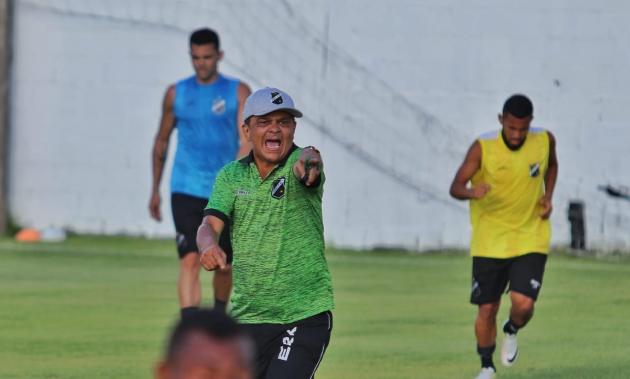 Série D: Campeão estadual invicto, técnico do ABC-RN tem números impressionantes