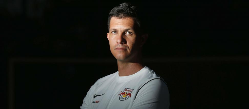 Técnico de clube do Brasileirão detona jogos às 11 horas