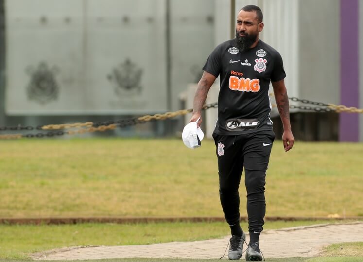 Equatoriano é relacionado e Coelho sonha com quarteto ofensivo no Corinthians