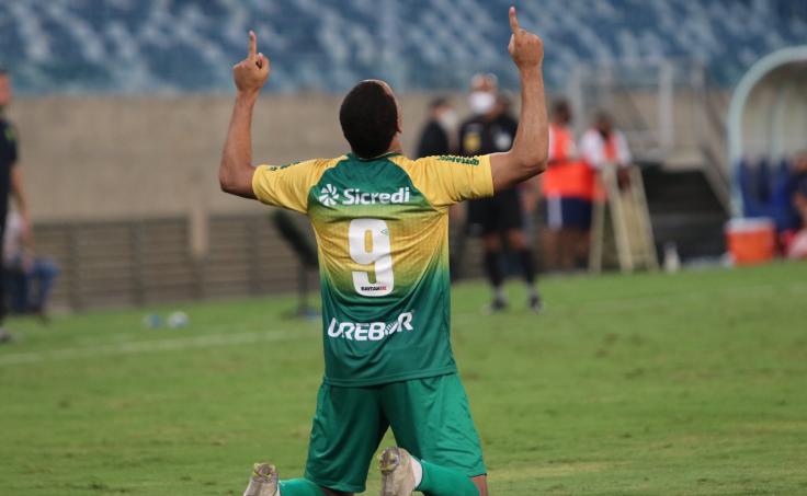 Jenison fez o gol da vitória do Cuiabá. Foto: Thiago Carvalho/AssComCuiabá