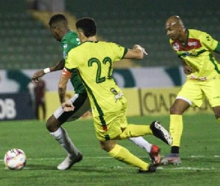 Guarani mostra apenas uma jogada lúcida; Sampaio propõe o jogo e arranca empate