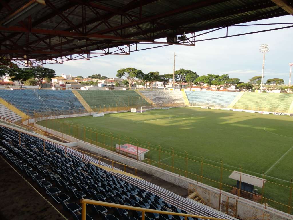 No estádio Lanchão, a Francana venceu o Batatais por 1 a 0 em jogo-treino (Foto: Divulgação)