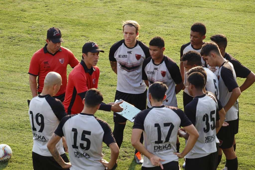 Thiago Carpini já iniciou os trabalhos no Oeste (Foto: Marketing Oeste Barueri)