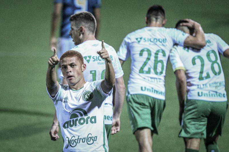 Foguinho e Willian Oliveira viajam a Porto Alegre e viram opções na Chapecoense