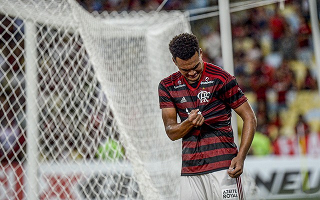 Promessa do Flamengo pode reforçar o Sport no Brasileirão