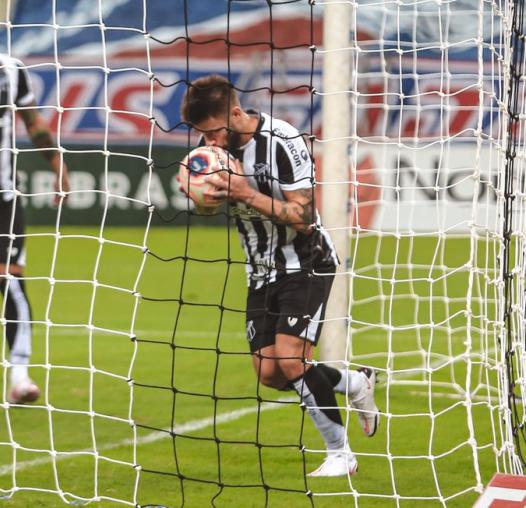 Ceará 1 x 2 Fortaleza – Com gol nos acréscimos, Tricolor fica próximo do título