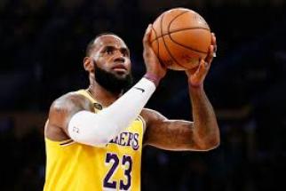 NBA: Com LeBron e Davis inspirados, Lakers derrotam Heat no 1º jogo da decisão