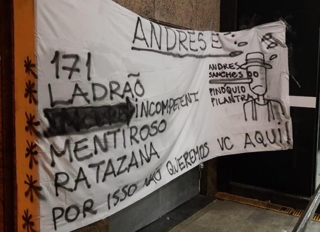 Torcida já protestou várias vezes contra Andrés