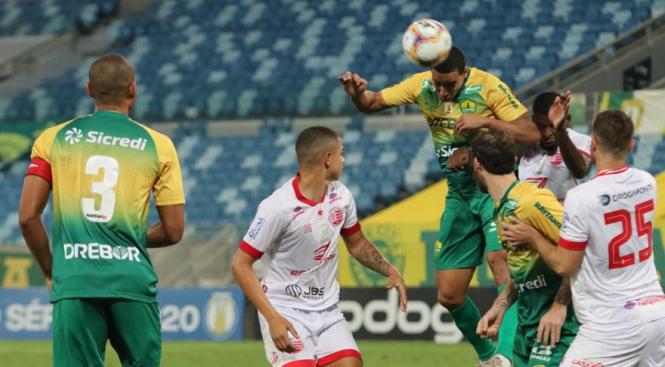 Com trio do Cruzeiro, Seleção FI da Série B é montada na ‘febre’ do 4-3-3