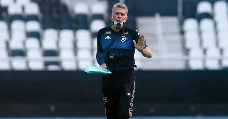 Após nova derrota, Botafogo oficializa saída do técnico Paulo Autuori