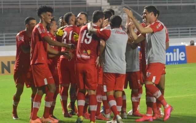 Para chegar mais perto do G4. (Foto: Gustavo Henrique / CRB)