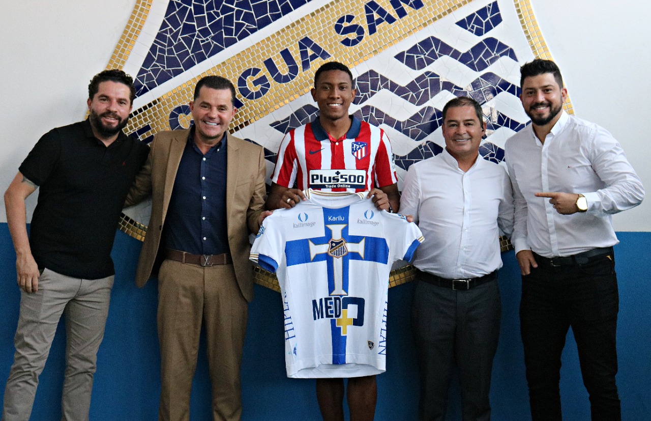 “Alaba brasileiro”, jovem lateral do Água Santa acerta com o Atlético de Madrid