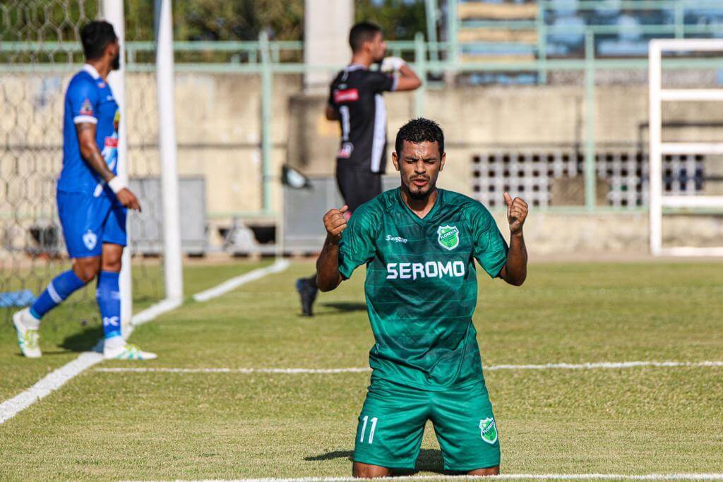 Deysinho marcou o primeiro gol do Floresta (Foto: Ronaldo Oliveira/Ascom Floresta FC)