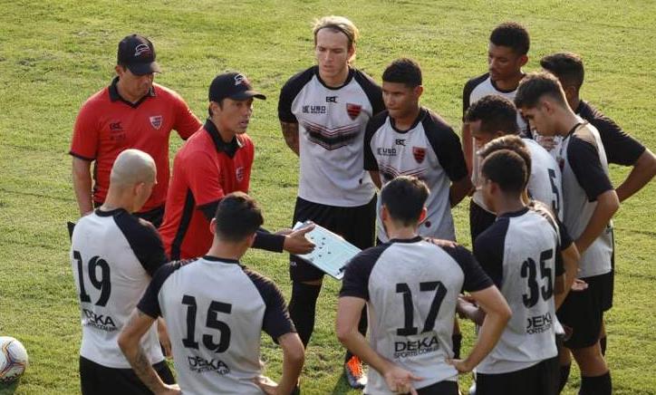 Pressão de lanterna. (Foto: Marketing Oeste Barueri)