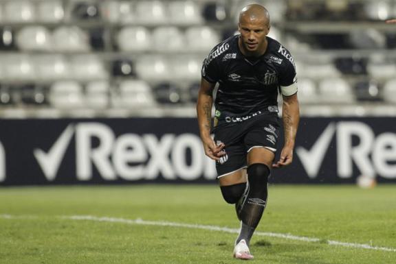 Carlos Sanchez marcou gol de pênalti